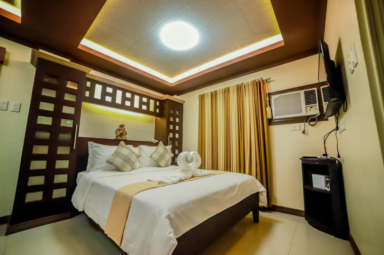 Villa Esmeralda Bryan'S Resort Hotel And Restaurant Palayan City Exterior foto
