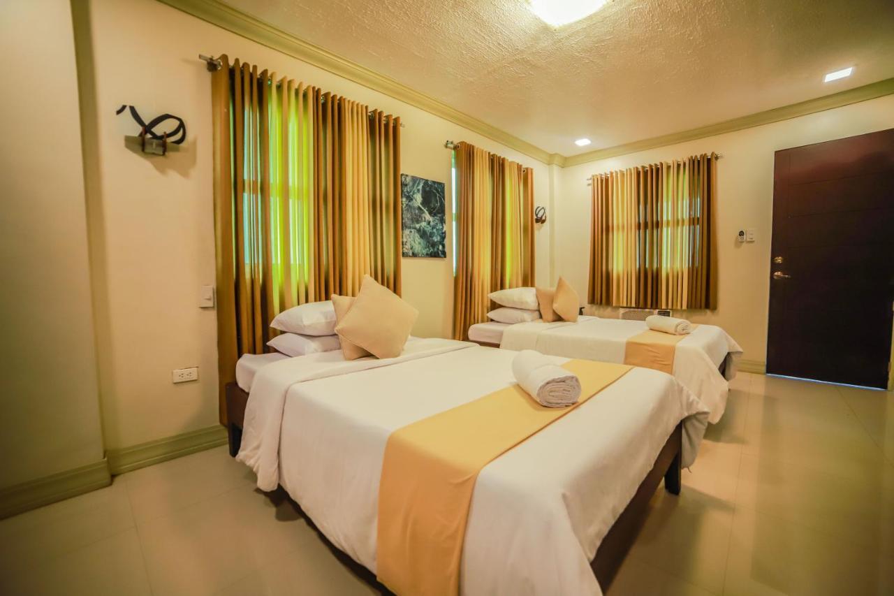 Villa Esmeralda Bryan'S Resort Hotel And Restaurant Palayan City Exterior foto