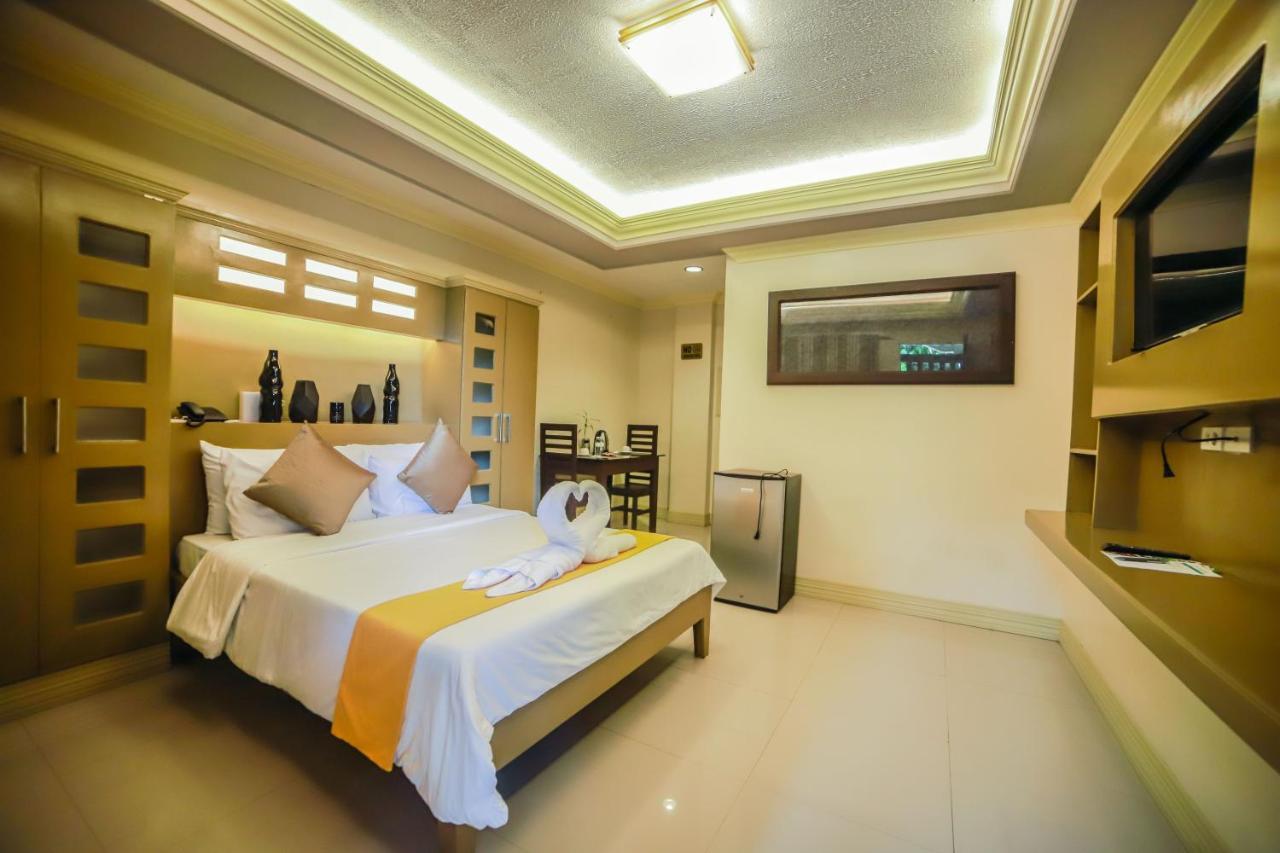 Villa Esmeralda Bryan'S Resort Hotel And Restaurant Palayan City Exterior foto