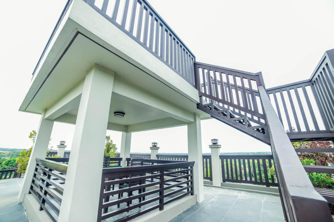 Villa Esmeralda Bryan'S Resort Hotel And Restaurant Palayan City Exterior foto