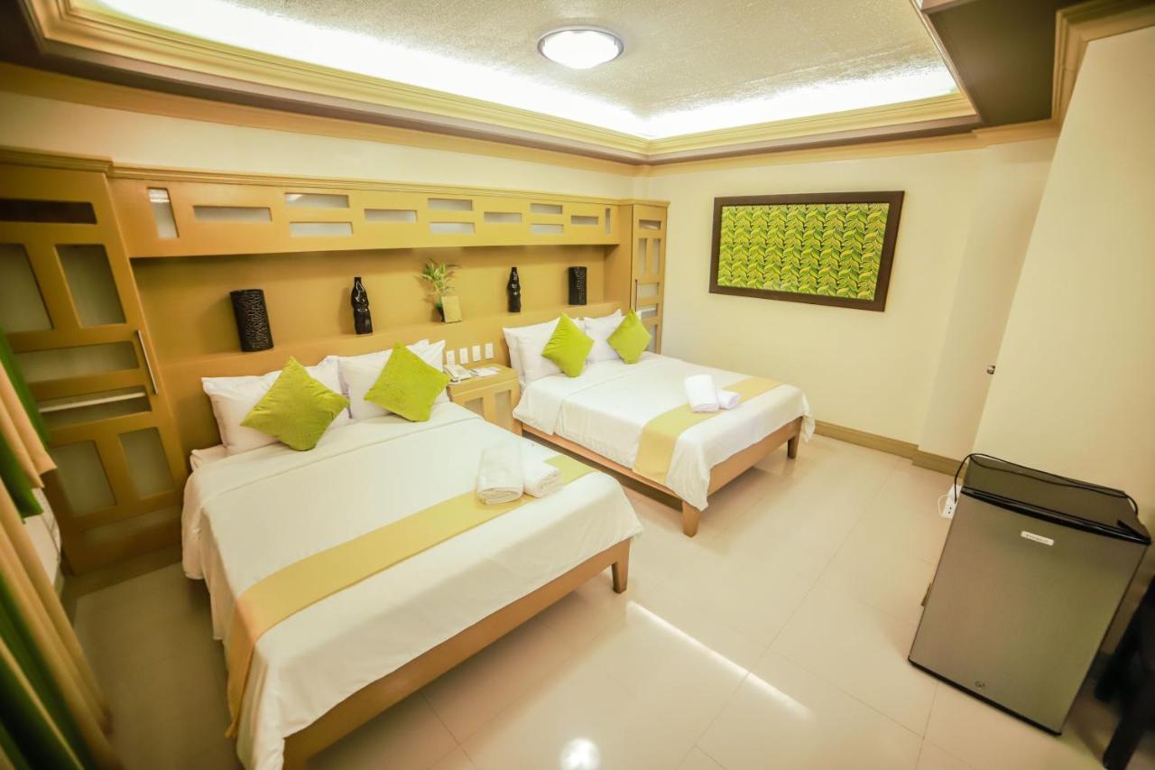 Villa Esmeralda Bryan'S Resort Hotel And Restaurant Palayan City Exterior foto