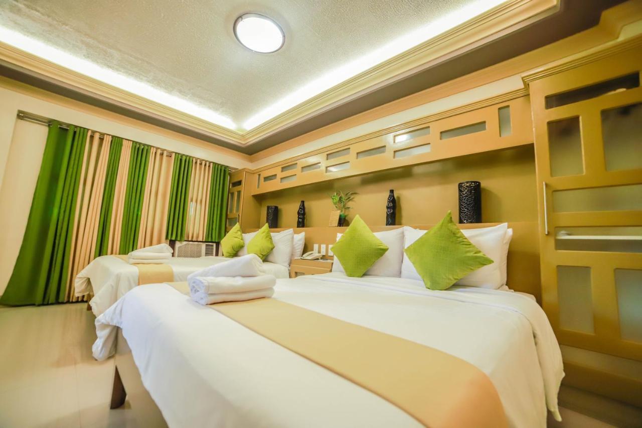 Villa Esmeralda Bryan'S Resort Hotel And Restaurant Palayan City Exterior foto