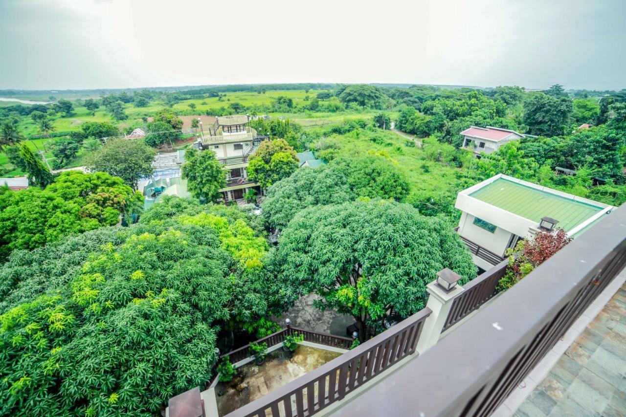 Villa Esmeralda Bryan'S Resort Hotel And Restaurant Palayan City Exterior foto