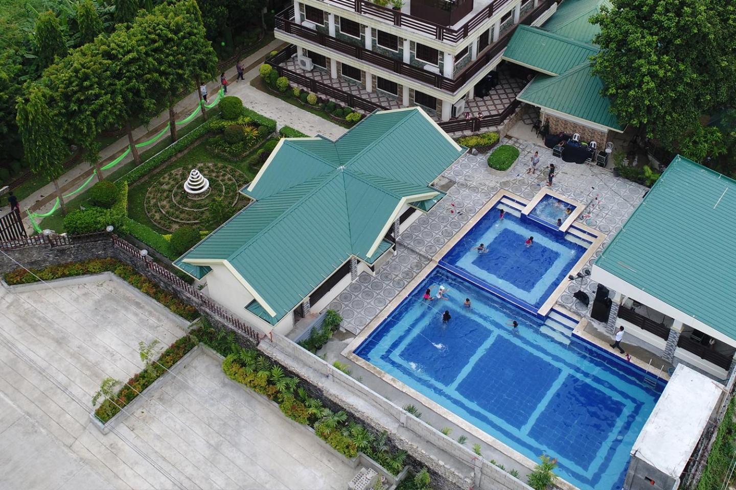 Villa Esmeralda Bryan'S Resort Hotel And Restaurant Palayan City Exterior foto